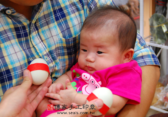 余寶寶(新北永和區嬰兒寶寶滿月剃頭理髮、免費嬰兒剃胎毛儀式吉祥話)。中國風會場，爸媽寶貝免費穿「日中韓」古裝禮服。專業拍照、DVD光碟、證書。★購買「臍帶章、肚臍章、胎毛筆刷印章」贈送：剃頭、收涎、抓周，三選一。 2015.08.23 照片4