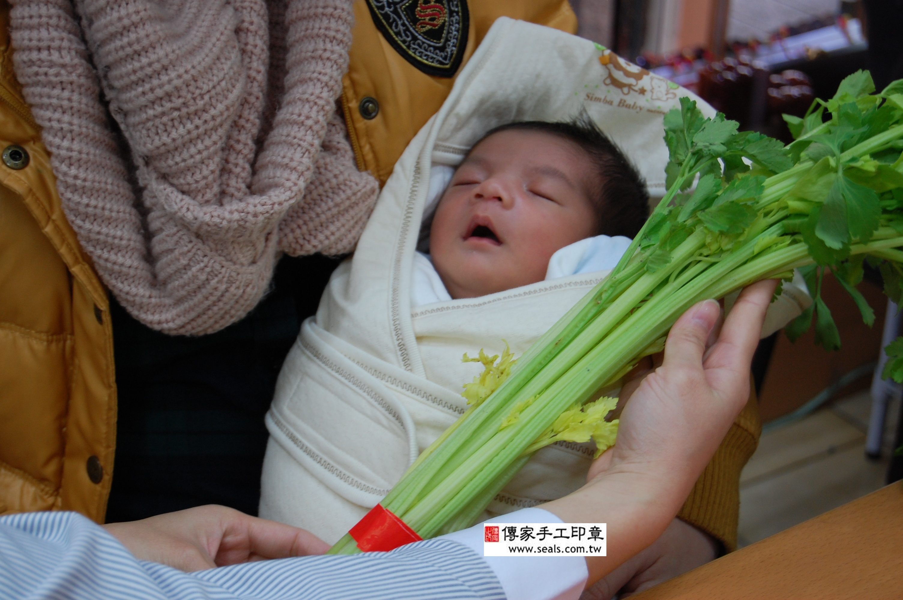 黃寶寶(新北市永和區嬰兒寶寶滿月剃頭理髮、免費嬰兒剃胎毛儀式吉祥話)。中國風會場，爸媽寶貝免費穿「日中韓」古裝禮服。專業拍照、DVD光碟、證書。★購買「臍帶章、肚臍章、胎毛筆刷印章」贈送：剃頭、收涎、抓周，三選一。 2014.03.14 照片9