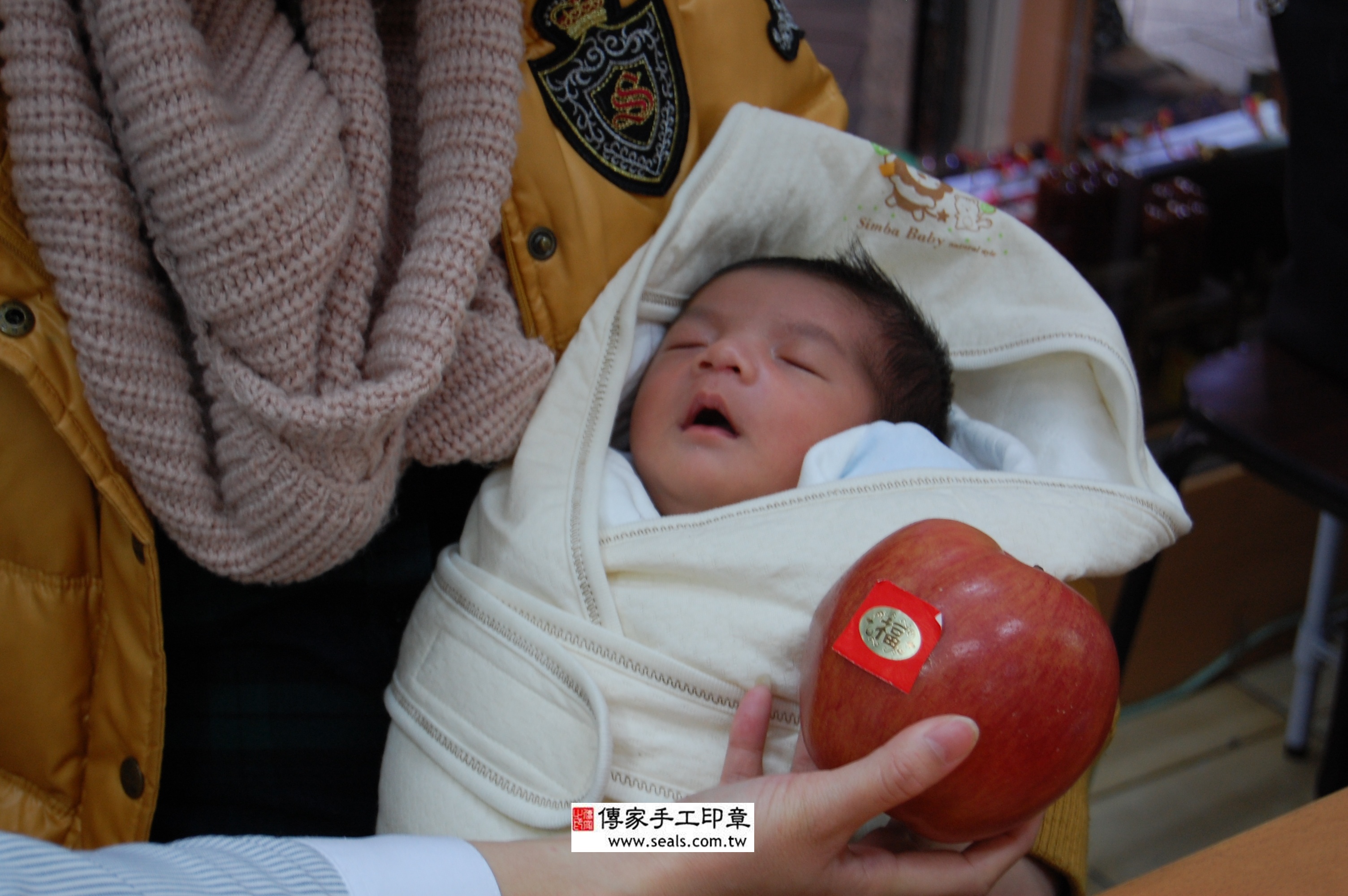 黃寶寶(新北市永和區嬰兒寶寶滿月剃頭理髮、免費嬰兒剃胎毛儀式吉祥話)。中國風會場，爸媽寶貝免費穿「日中韓」古裝禮服。專業拍照、DVD光碟、證書。★購買「臍帶章、肚臍章、胎毛筆刷印章」贈送：剃頭、收涎、抓周，三選一。 2014.03.14 照片10