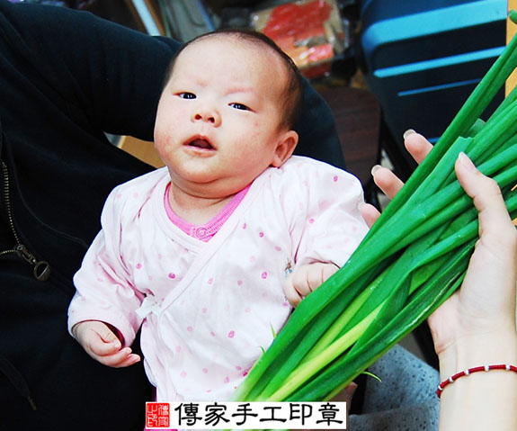 高寶寶(新北永和區嬰兒寶寶滿月剃頭理髮、免費嬰兒剃胎毛儀式吉祥話)。中國風會場，爸媽寶貝免費穿「日中韓」古裝禮服。專業拍照、DVD光碟、證書。★購買「臍帶章、肚臍章、胎毛筆刷印章」贈送：剃頭、收涎、抓周，三選一。 2014.11.17 照片10