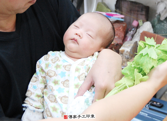 田寶寶(新北永和區嬰兒寶寶滿月剃頭理髮、免費嬰兒剃胎毛儀式吉祥話)。中國風會場，爸媽寶貝免費穿「日中韓」古裝禮服。專業拍照、DVD光碟、證書。★購買「臍帶章、肚臍章、胎毛筆刷印章」贈送：剃頭、收涎、抓周，三選一。 2015.11.10 照片10