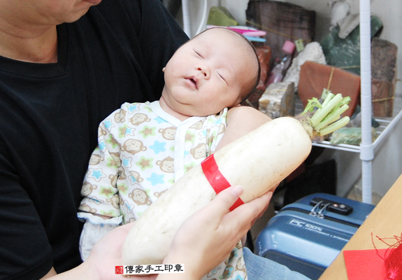 田寶寶(新北永和區嬰兒寶寶滿月剃頭理髮、免費嬰兒剃胎毛儀式吉祥話)。中國風會場，爸媽寶貝免費穿「日中韓」古裝禮服。專業拍照、DVD光碟、證書。★購買「臍帶章、肚臍章、胎毛筆刷印章」贈送：剃頭、收涎、抓周，三選一。 2015.11.10 照片12