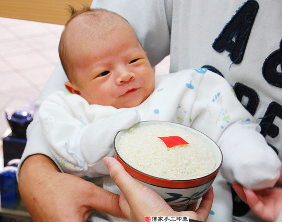 林寶寶(新北永和區嬰兒寶寶滿月剃頭理髮、免費嬰兒剃胎毛儀式吉祥話)。中國風會場，爸媽寶貝免費穿「日中韓」古裝禮服。專業拍照、DVD光碟、證書。★購買「臍帶章、肚臍章、胎毛筆刷印章」贈送：剃頭、收涎、抓周，三選一。 2015.01.08 照片6