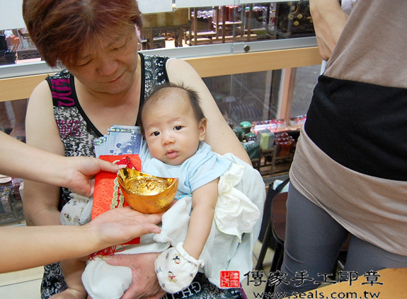 陳寶寶(新北市永和區嬰兒寶寶滿月剃頭理髮、免費嬰兒剃胎毛儀式吉祥話)。中國風會場，爸媽寶貝免費穿「日中韓」古裝禮服。專業拍照、DVD光碟、證書。★購買「臍帶章、肚臍章、胎毛筆刷印章」贈送：剃頭、收涎、抓周，三選一。 2014.05.24 照片14