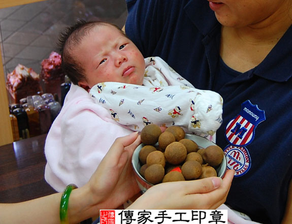 陳寶寶(新北永和區嬰兒寶寶滿月剃頭理髮、免費嬰兒剃胎毛儀式吉祥話)。中國風會場，爸媽寶貝免費穿「日中韓」古裝禮服。專業拍照、DVD光碟、證書。★購買「臍帶章、肚臍章、胎毛筆刷印章」贈送：剃頭、收涎、抓周，三選一。 2014.09.17 照片8