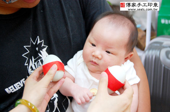 姚寶寶(新北市永和區嬰兒寶寶滿月剃頭理髮、免費嬰兒剃胎毛儀式吉祥話)。中國風會場，爸媽寶貝免費穿「日中韓」古裝禮服。專業拍照、DVD光碟、證書。★購買「臍帶章、肚臍章、胎毛筆刷印章」贈送：剃頭、收涎、抓周，三選一。 2014.06.26 照片4