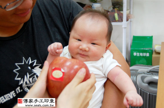 姚寶寶(新北市永和區嬰兒寶寶滿月剃頭理髮、免費嬰兒剃胎毛儀式吉祥話)。中國風會場，爸媽寶貝免費穿「日中韓」古裝禮服。專業拍照、DVD光碟、證書。★購買「臍帶章、肚臍章、胎毛筆刷印章」贈送：剃頭、收涎、抓周，三選一。 2014.06.26 照片8