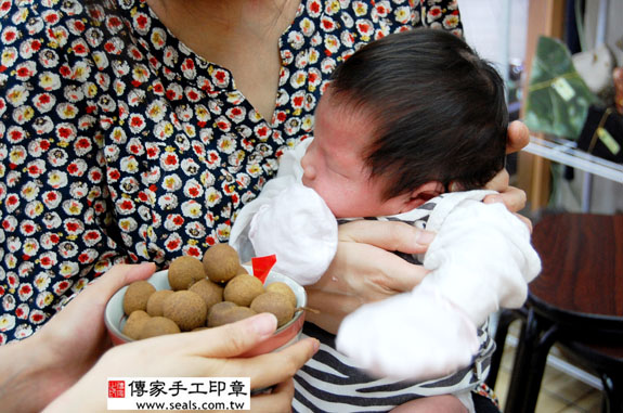 楊寶寶(新北市永和區嬰兒寶寶滿月剃頭理髮、免費嬰兒剃胎毛儀式吉祥話)。中國風會場，爸媽寶貝免費穿「日中韓」古裝禮服。專業拍照、DVD光碟、證書。★購買「臍帶章、肚臍章、胎毛筆刷印章」贈送：剃頭、收涎、抓周，三選一。 2014.06.27 照片6