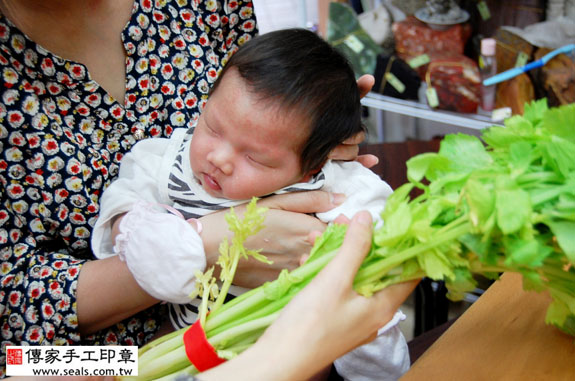 楊寶寶(新北市永和區嬰兒寶寶滿月剃頭理髮、免費嬰兒剃胎毛儀式吉祥話)。中國風會場，爸媽寶貝免費穿「日中韓」古裝禮服。專業拍照、DVD光碟、證書。★購買「臍帶章、肚臍章、胎毛筆刷印章」贈送：剃頭、收涎、抓周，三選一。 2014.06.27 照片11