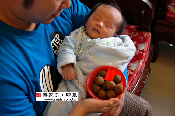 胡寶寶(新北市三重區到府嬰兒寶寶滿月剃頭理髮、免費到府嬰兒剃胎毛儀式吉祥話)。到府剃頭剃胎毛主持、專業拍照、DVD光碟、證書。★購買「臍帶章、肚臍章、胎毛筆刷印章」贈送：剃頭、收涎、抓周，三選一。2014.03.23 照片7