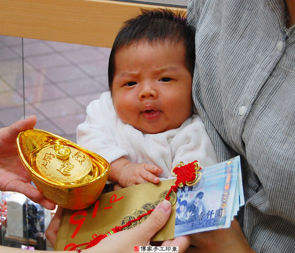 陳寶寶(新北永和區嬰兒寶寶滿月剃頭理髮、免費嬰兒剃胎毛儀式吉祥話)。中國風會場，爸媽寶貝免費穿「日中韓」古裝禮服。專業拍照、DVD光碟、證書。★購買「臍帶章、肚臍章、胎毛筆刷印章」贈送：剃頭、收涎、抓周，三選一。 2015.04.25 照片13