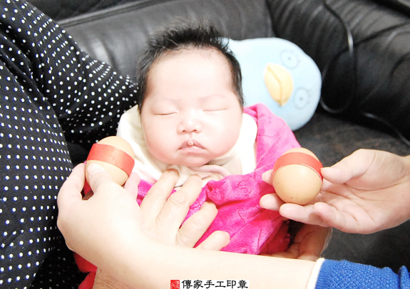 林寶寶(新北永和區到府嬰兒寶寶滿月剃頭理髮、免費到府嬰兒剃胎毛儀式吉祥話)。到府剃頭剃胎毛主持、專業拍照、DVD光碟、證書。★購買「臍帶章、肚臍章、胎毛筆刷印章」贈送：剃頭、收涎、抓周，三選一。2015.11.29 照片3