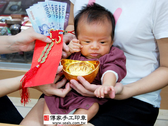 施寶寶(新北永和區嬰兒寶寶滿月剃頭理髮、免費嬰兒剃胎毛儀式吉祥話)。中國風會場，爸媽寶貝免費穿「日中韓」古裝禮服。專業拍照、DVD光碟、證書。★購買「臍帶章、肚臍章、胎毛筆刷印章」贈送：剃頭、收涎、抓周，三選一。2014.06.29 照片12