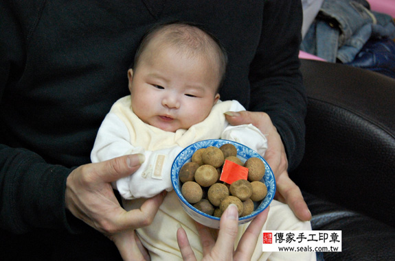 莊寶寶(雙胞胎)新北市三重區到府嬰兒寶寶滿月剃頭理髮、免費到府嬰兒剃胎毛儀式吉祥話)。到府剃頭剃胎毛主持、專業拍照、DVD光碟、證書。★購買「臍帶章、肚臍章、胎毛筆刷印章」贈送：剃頭、收涎、抓周，三選一。2014.03.25 照片5