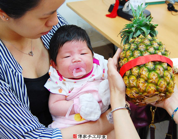 彭寶寶(新北永和區嬰兒寶寶滿月剃頭理髮、免費嬰兒剃胎毛儀式吉祥話)。中國風會場，爸媽寶貝免費穿「日中韓」古裝禮服。專業拍照、DVD光碟、證書。★購買「臍帶章、肚臍章、胎毛筆刷印章」贈送：剃頭、收涎、抓周，三選一。 2015.07.09 照片13