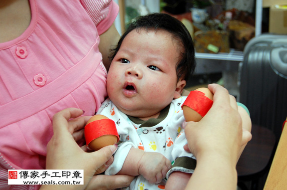 廖寶寶(新北市永和區嬰兒寶寶滿月剃頭理髮、免費嬰兒剃胎毛儀式吉祥話)。中國風會場，爸媽寶貝免費穿「日中韓」古裝禮服。專業拍照、DVD光碟、證書。★購買「臍帶章、肚臍章、胎毛筆刷印章」贈送：剃頭、收涎、抓周，三選一。  2014.03.31 照片3