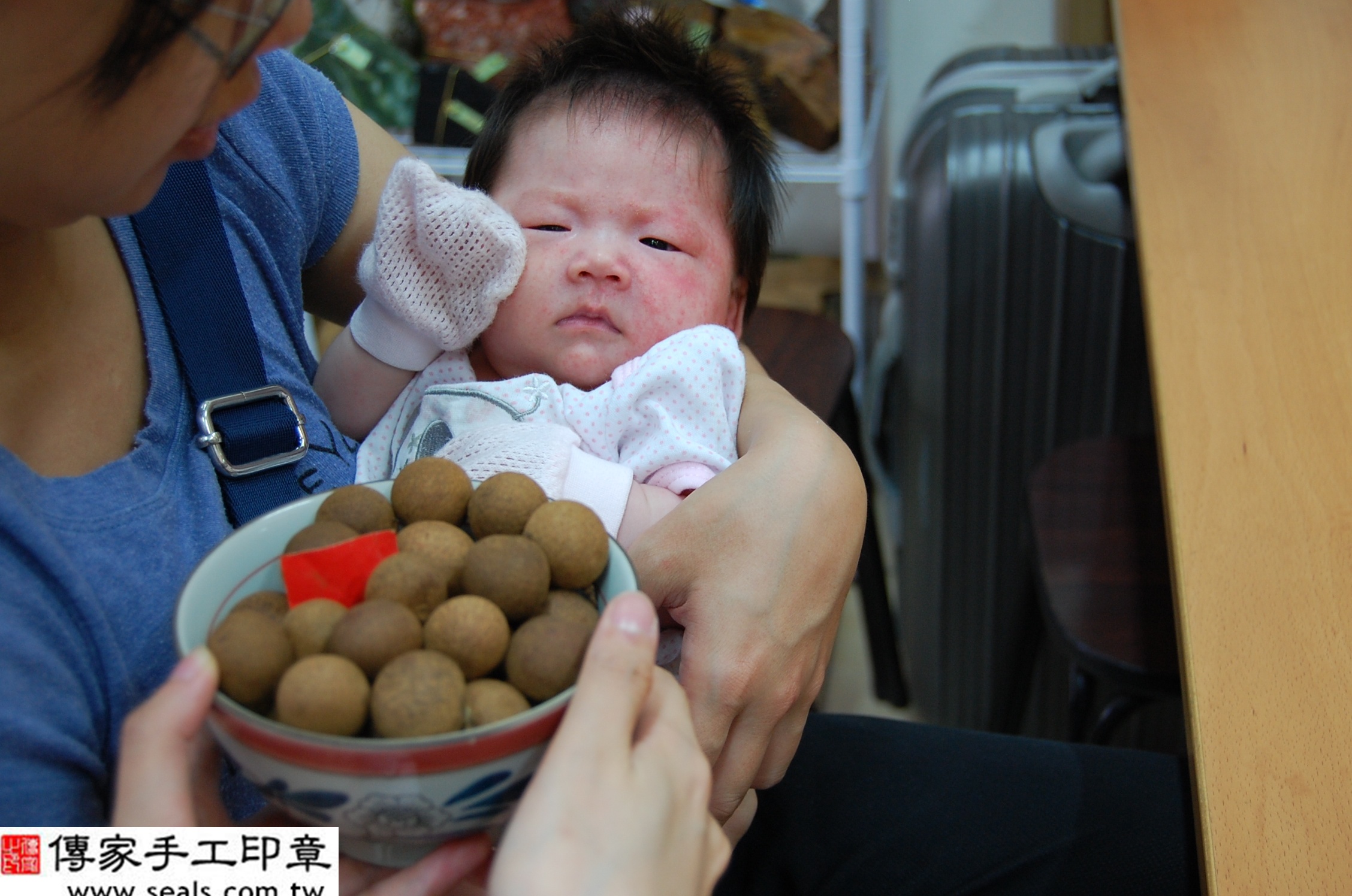 黃寶寶(新北市永和區嬰兒寶寶滿月剃頭理髮、免費嬰兒剃胎毛儀式吉祥話)。中國風會場，爸媽寶貝免費穿「日中韓」古裝禮服。專業拍照、DVD光碟、證書。★購買「臍帶章、肚臍章、胎毛筆刷印章」贈送：剃頭、收涎、抓周，三選一。2014.07.03 照片8