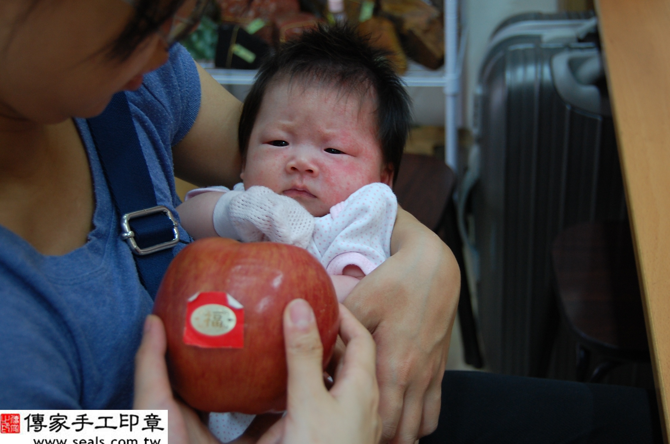 黃寶寶(新北市永和區嬰兒寶寶滿月剃頭理髮、免費嬰兒剃胎毛儀式吉祥話)。中國風會場，爸媽寶貝免費穿「日中韓」古裝禮服。專業拍照、DVD光碟、證書。★購買「臍帶章、肚臍章、胎毛筆刷印章」贈送：剃頭、收涎、抓周，三選一。2014.07.03 照片10