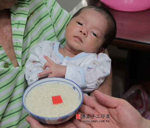 蔡寶寶(新北板橋區到府嬰兒寶寶滿月剃頭理髮、免費到府嬰兒剃胎毛儀式吉祥話)。到府剃頭剃胎毛主持、專業拍照、DVD光碟、證書。★購買「臍帶章、肚臍章、胎毛筆刷印章」贈送：剃頭、收涎、抓周，三選一。2015.08.13 照片7