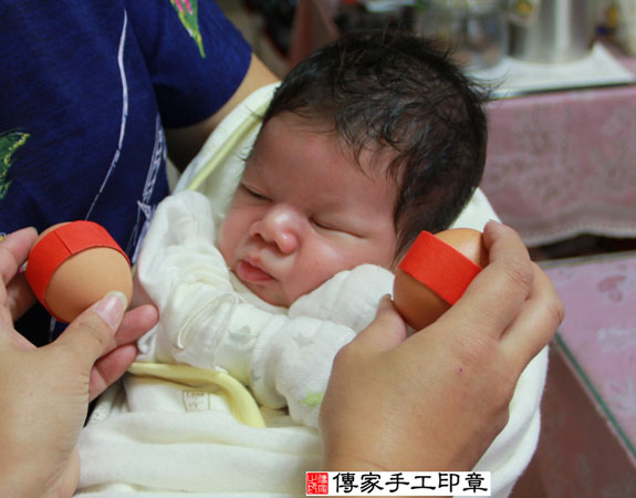 陳寶寶(新北永和區到府嬰兒寶寶滿月剃頭理髮、免費到府嬰兒剃胎毛儀式吉祥話)。到府剃頭剃胎毛主持、專業拍照、DVD光碟、證書。★購買「臍帶章、肚臍章、胎毛筆刷印章」贈送：剃頭、收涎、抓周，三選一。 2014.10.20 照片3