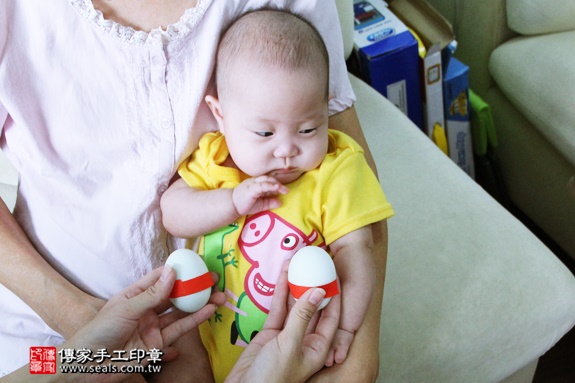 剃胎毛、滿月剃頭、嬰兒剃頭、嬰兒理髮、嬰兒剃髮、嬰兒剃胎毛、嬰兒滿月剃頭、寶寶剃頭、剃胎毛儀式、剃胎毛吉祥話、滿月剃頭儀式、滿月剃頭吉祥話、寶寶剃胎毛、寶寶滿月剃頭理髮、 新北三重區剃胎毛、新北三重區滿月剃頭、 新北三重區嬰兒剃頭剃胎毛、新北三重區嬰兒理髮、新北三重區嬰兒剃髮、林家兄妹(新北三重區到府嬰兒寶寶滿月剃頭理髮、免費到府嬰兒剃胎毛儀式吉祥話)。到府剃頭剃胎毛主持、專業拍照、DVD光碟、證書。★購買「臍帶章、肚臍章、胎毛筆刷印章」贈送：剃頭、收涎、抓周，三選一。2016.08.06  照片6