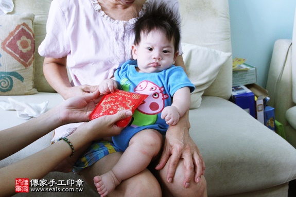 剃胎毛、滿月剃頭、嬰兒剃頭、嬰兒理髮、嬰兒剃髮、嬰兒剃胎毛、嬰兒滿月剃頭、寶寶剃頭、剃胎毛儀式、剃胎毛吉祥話、滿月剃頭儀式、滿月剃頭吉祥話、寶寶剃胎毛、寶寶滿月剃頭理髮、 新北三重區剃胎毛、新北三重區滿月剃頭、 新北三重區嬰兒剃頭剃胎毛、新北三重區嬰兒理髮、新北三重區嬰兒剃髮、林家兄妹(新北三重區到府嬰兒寶寶滿月剃頭理髮、免費到府嬰兒剃胎毛儀式吉祥話)。到府剃頭剃胎毛主持、專業拍照、DVD光碟、證書。★購買「臍帶章、肚臍章、胎毛筆刷印章」贈送：剃頭、收涎、抓周，三選一。2016.08.06  照片11