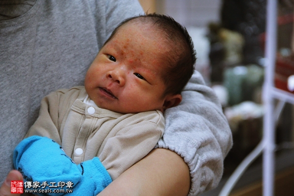 剃胎毛、滿月剃頭、嬰兒剃頭、嬰兒理髮、嬰兒剃髮、嬰兒剃胎毛、嬰兒滿月剃頭、寶寶剃頭、剃胎毛儀式、剃胎毛吉祥話、滿月剃頭儀式、滿月剃頭吉祥話、寶寶剃胎毛、寶寶滿月剃頭理髮、新北永和區剃胎毛、新北永和區滿月剃頭、新北永和區嬰兒剃頭剃胎毛、新北永和區嬰兒理髮、新北永和區嬰兒剃髮、周弟弟(新北永和區嬰兒寶寶滿月剃頭理髮、免費嬰兒剃胎毛儀式吉祥話)。中國風會場，爸媽寶貝免費穿「日中韓」古裝禮服。專業拍照、DVD光碟、證書。★購買「臍帶章、肚臍章、胎毛筆刷印章」贈送：剃頭、收涎、抓周，三選一。2016.05.17  照片2