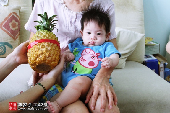 剃胎毛、滿月剃頭、嬰兒剃頭、嬰兒理髮、嬰兒剃髮、嬰兒剃胎毛、嬰兒滿月剃頭、寶寶剃頭、剃胎毛儀式、剃胎毛吉祥話、滿月剃頭儀式、滿月剃頭吉祥話、寶寶剃胎毛、寶寶滿月剃頭理髮、 新北三重區剃胎毛、新北三重區滿月剃頭、 新北三重區嬰兒剃頭剃胎毛、新北三重區嬰兒理髮、新北三重區嬰兒剃髮、林家兄妹(新北三重區到府嬰兒寶寶滿月剃頭理髮、免費到府嬰兒剃胎毛儀式吉祥話)。到府剃頭剃胎毛主持、專業拍照、DVD光碟、證書。★購買「臍帶章、肚臍章、胎毛筆刷印章」贈送：剃頭、收涎、抓周，三選一。2016.08.06  照片23