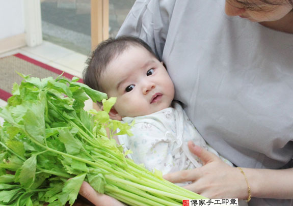 沈寶寶(新北永和區嬰兒寶寶滿月剃頭理髮、免費嬰兒剃胎毛儀式吉祥話)。中國風會場，爸媽寶貝免費穿「日中韓」古裝禮服。專業拍照、DVD光碟、證書。★購買「臍帶章、肚臍章、胎毛筆刷印章」贈送：剃頭、收涎、抓周，三選一。 2015.05.25 照片10