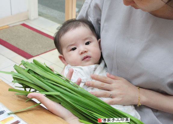 沈寶寶(新北永和區嬰兒寶寶滿月剃頭理髮、免費嬰兒剃胎毛儀式吉祥話)。中國風會場，爸媽寶貝免費穿「日中韓」古裝禮服。專業拍照、DVD光碟、證書。★購買「臍帶章、肚臍章、胎毛筆刷印章」贈送：剃頭、收涎、抓周，三選一。 2015.05.25 照片12