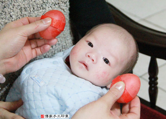 呂寶寶(新北永和區到府嬰兒寶寶滿月剃頭理髮、免費到府嬰兒剃胎毛儀式吉祥話)。到府剃頭剃胎毛主持、專業拍照、DVD光碟、證書。★購買「臍帶章、肚臍章、胎毛筆刷印章」贈送：剃頭、收涎、抓周，三選一。2015.02.27 照片3