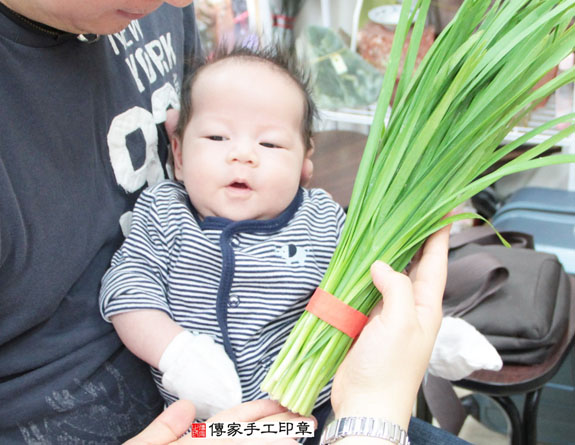 蕭寶寶(新北永和區嬰兒寶寶滿月剃頭理髮、免費嬰兒剃胎毛儀式吉祥話)。中國風會場，爸媽寶貝免費穿「日中韓」古裝禮服。專業拍照、DVD光碟、證書。★購買「臍帶章、肚臍章、胎毛筆刷印章」贈送：剃頭、收涎、抓周，三選一。 2015.05.09 照片10