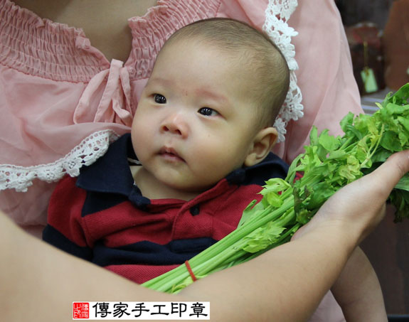 翁寶寶（哥哥）(新北永和區嬰兒寶寶滿月剃頭理髮、免費嬰兒剃胎毛儀式吉祥話)。中國風會場，爸媽寶貝免費穿「日中韓」古裝禮服。專業拍照、DVD光碟、證書。★購買「臍帶章、肚臍章、胎毛筆刷印章」贈送：剃頭、收涎、抓周，三選一。 2014.09.01 照片10