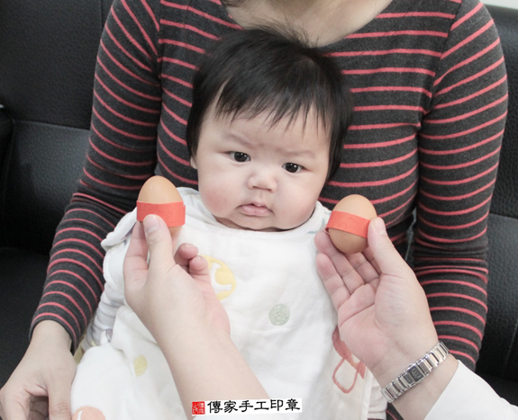 呂寶寶(台北信義區到府嬰兒寶寶滿月剃頭理髮、免費到府嬰兒剃胎毛儀式吉祥話)。到府剃頭剃胎毛主持、專業拍照、DVD光碟、證書。★購買「臍帶章、肚臍章、胎毛筆刷印章」贈送：剃頭、收涎、抓周，三選一。2015.11.26 照片3