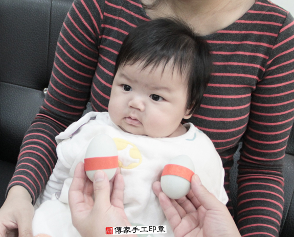呂寶寶(台北信義區到府嬰兒寶寶滿月剃頭理髮、免費到府嬰兒剃胎毛儀式吉祥話)。到府剃頭剃胎毛主持、專業拍照、DVD光碟、證書。★購買「臍帶章、肚臍章、胎毛筆刷印章」贈送：剃頭、收涎、抓周，三選一。2015.11.26 照片4