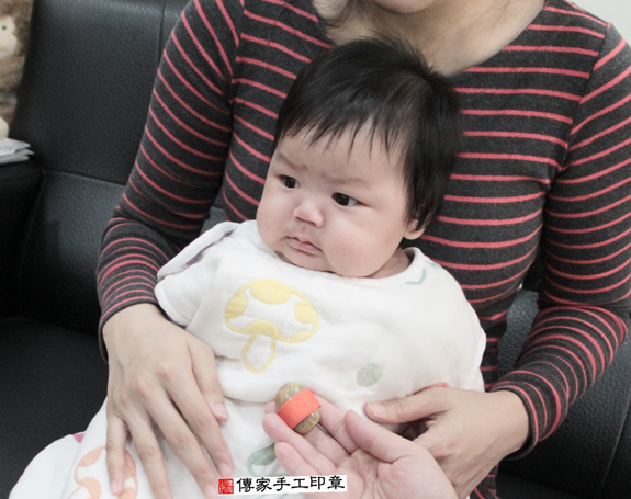 呂寶寶(台北信義區到府嬰兒寶寶滿月剃頭理髮、免費到府嬰兒剃胎毛儀式吉祥話)。到府剃頭剃胎毛主持、專業拍照、DVD光碟、證書。★購買「臍帶章、肚臍章、胎毛筆刷印章」贈送：剃頭、收涎、抓周，三選一。2015.11.26 照片5