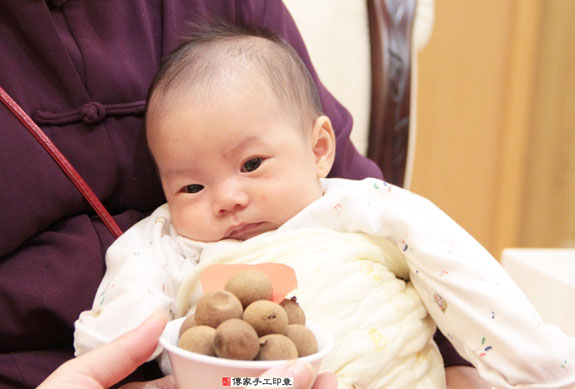 詹寶寶(新北永和區到府嬰兒寶寶滿月剃頭理髮、免費到府嬰兒剃胎毛儀式吉祥話)。到府剃頭剃胎毛主持、專業拍照、DVD光碟、證書。★購買「臍帶章、肚臍章、胎毛筆刷印章」贈送：剃頭、收涎、抓周，三選一。2015.04.20 照片6