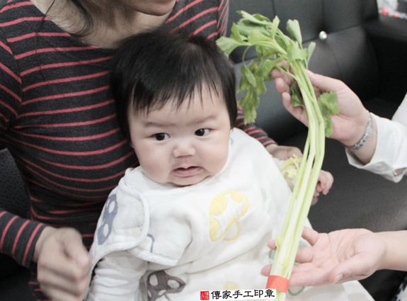 呂寶寶(台北信義區到府嬰兒寶寶滿月剃頭理髮、免費到府嬰兒剃胎毛儀式吉祥話)。到府剃頭剃胎毛主持、專業拍照、DVD光碟、證書。★購買「臍帶章、肚臍章、胎毛筆刷印章」贈送：剃頭、收涎、抓周，三選一。2015.11.26 照片11
