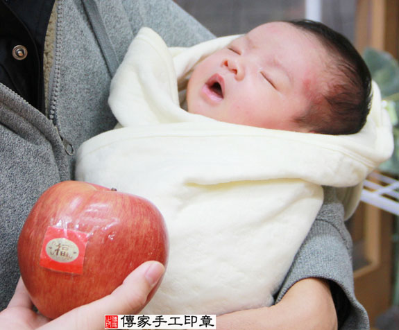 陳寶寶(新北永和區嬰兒寶寶滿月剃頭理髮、免費嬰兒剃胎毛儀式吉祥話)。中國風會場，爸媽寶貝免費穿「日中韓」古裝禮服。專業拍照、DVD光碟、證書。★購買「臍帶章、肚臍章、胎毛筆刷印章」贈送：剃頭、收涎、抓周，三選一。 2014.12.18 照片8