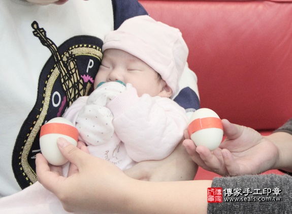 剃胎毛、滿月剃頭、嬰兒剃頭、嬰兒理髮、嬰兒剃髮、嬰兒剃胎毛、嬰兒滿月剃頭、寶寶剃頭、剃胎毛儀式、剃胎毛吉祥話、滿月剃頭儀式、滿月剃頭吉祥話、寶寶剃胎毛、寶寶滿月剃頭理髮、 新北蘆洲區剃胎毛、新北蘆洲區滿月剃頭、 新北蘆洲區嬰兒剃頭剃胎毛、新北蘆洲區嬰兒理髮、新北蘆洲區嬰兒剃髮、許寶寶(新北蘆洲區到府嬰兒寶寶滿月剃頭理髮、免費到府嬰兒剃胎毛儀式吉祥話)。到府剃頭剃胎毛主持、專業拍照、DVD光碟、證書。★購買「臍帶章、肚臍章、胎毛筆刷印章」贈送：剃頭、收涎、抓周，三選一。2015.12.18 照片3