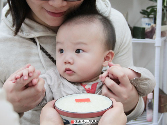 吳寶寶(新北永和區嬰兒寶寶滿月剃頭理髮、免費嬰兒剃胎毛儀式吉祥話)。中國風會場，爸媽寶貝免費穿「日中韓」古裝禮服。專業拍照、DVD光碟、證書。★購買「臍帶章、肚臍章、胎毛筆刷印章」贈送：剃頭、收涎、抓周，三選一。 2015.05.10 照片6