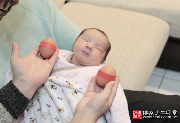 剃胎毛、滿月剃頭、嬰兒剃頭、嬰兒理髮、嬰兒剃髮、嬰兒剃胎毛、嬰兒滿月剃頭、寶寶剃頭、剃胎毛儀式、剃胎毛吉祥話、滿月剃頭儀式、滿月剃頭吉祥話、寶寶剃胎毛、寶寶滿月剃頭理髮、 新北淡水區剃胎毛、新北淡水區滿月剃頭、 新北淡水區嬰兒剃頭剃胎毛、新北淡水區嬰兒理髮、新北淡水區嬰兒剃髮、吳寶寶(新北淡水區到府嬰兒寶寶滿月剃頭理髮、免費到府嬰兒剃胎毛儀式吉祥話)。到府剃頭剃胎毛主持、專業拍照、DVD光碟、證書。★購買「臍帶章、肚臍章、胎毛筆刷印章」贈送：剃頭、收涎、抓周，三選一。2016.01.28 照片3
