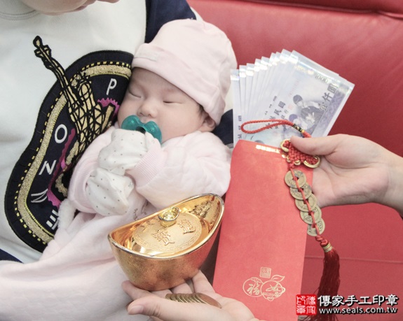剃胎毛、滿月剃頭、嬰兒剃頭、嬰兒理髮、嬰兒剃髮、嬰兒剃胎毛、嬰兒滿月剃頭、寶寶剃頭、剃胎毛儀式、剃胎毛吉祥話、滿月剃頭儀式、滿月剃頭吉祥話、寶寶剃胎毛、寶寶滿月剃頭理髮、 新北蘆洲區剃胎毛、新北蘆洲區滿月剃頭、 新北蘆洲區嬰兒剃頭剃胎毛、新北蘆洲區嬰兒理髮、新北蘆洲區嬰兒剃髮、許寶寶(新北蘆洲區到府嬰兒寶寶滿月剃頭理髮、免費到府嬰兒剃胎毛儀式吉祥話)。到府剃頭剃胎毛主持、專業拍照、DVD光碟、證書。★購買「臍帶章、肚臍章、胎毛筆刷印章」贈送：剃頭、收涎、抓周，三選一。2015.12.18 照片14