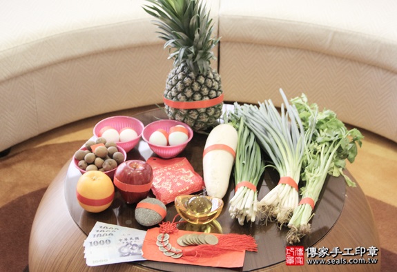 剃胎毛、滿月剃頭、嬰兒剃頭、嬰兒理髮、嬰兒剃髮、嬰兒剃胎毛、嬰兒滿月剃頭、寶寶剃頭、剃胎毛儀式、剃胎毛吉祥話、滿月剃頭儀式、滿月剃頭吉祥話、寶寶剃胎毛、寶寶滿月剃頭理髮、 新北三重區剃胎毛、新北三重區滿月剃頭、 新北三重區嬰兒剃頭剃胎毛、新北三重區嬰兒理髮、新北三重區嬰兒剃髮、陳寶寶(新北三重區到府嬰兒寶寶滿月剃頭理髮、免費到府嬰兒剃胎毛儀式吉祥話)。到府剃頭剃胎毛主持、專業拍照、DVD光碟、證書。★購買「臍帶章、肚臍章、胎毛筆刷印章」贈送：剃頭、收涎、抓周，三選一。2016.08.03  照片1