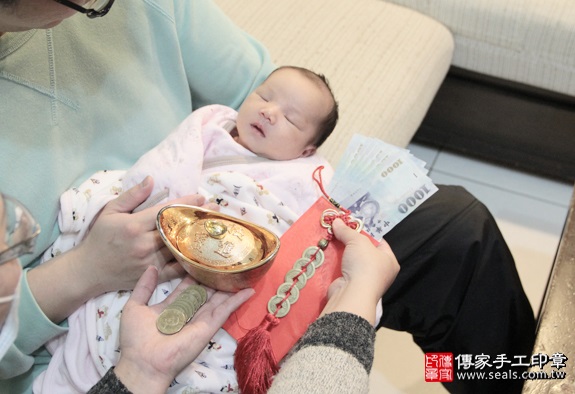 剃胎毛、滿月剃頭、嬰兒剃頭、嬰兒理髮、嬰兒剃髮、嬰兒剃胎毛、嬰兒滿月剃頭、寶寶剃頭、剃胎毛儀式、剃胎毛吉祥話、滿月剃頭儀式、滿月剃頭吉祥話、寶寶剃胎毛、寶寶滿月剃頭理髮、 新北淡水區剃胎毛、新北淡水區滿月剃頭、 新北淡水區嬰兒剃頭剃胎毛、新北淡水區嬰兒理髮、新北淡水區嬰兒剃髮、吳寶寶(新北淡水區到府嬰兒寶寶滿月剃頭理髮、免費到府嬰兒剃胎毛儀式吉祥話)。到府剃頭剃胎毛主持、專業拍照、DVD光碟、證書。★購買「臍帶章、肚臍章、胎毛筆刷印章」贈送：剃頭、收涎、抓周，三選一。2016.01.28 照片15