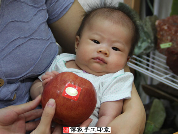 陳寶寶(新北永和區嬰兒寶寶滿月剃頭理髮、免費嬰兒剃胎毛儀式吉祥話)。中國風會場，爸媽寶貝免費穿「日中韓」古裝禮服。專業拍照、DVD光碟、證書。★購買「臍帶章、肚臍章、胎毛筆刷印章」贈送：剃頭、收涎、抓周，三選一。 2014.09.02 照片12