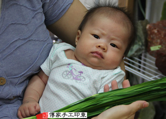 陳寶寶(新北永和區嬰兒寶寶滿月剃頭理髮、免費嬰兒剃胎毛儀式吉祥話)。中國風會場，爸媽寶貝免費穿「日中韓」古裝禮服。專業拍照、DVD光碟、證書。★購買「臍帶章、肚臍章、胎毛筆刷印章」贈送：剃頭、收涎、抓周，三選一。 2014.09.02 照片15