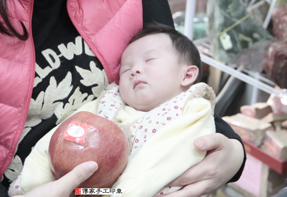 廖寶寶(新北永和區嬰兒寶寶滿月剃頭理髮、免費嬰兒剃胎毛儀式吉祥話)。中國風會場，爸媽寶貝免費穿「日中韓」古裝禮服。專業拍照、DVD光碟、證書。★購買「臍帶章、肚臍章、胎毛筆刷印章」贈送：剃頭、收涎、抓周，三選一。 2015.11.27 照片8