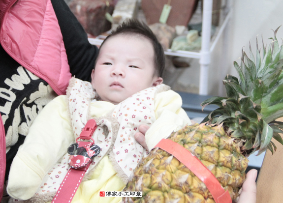 廖寶寶(新北永和區嬰兒寶寶滿月剃頭理髮、免費嬰兒剃胎毛儀式吉祥話)。中國風會場，爸媽寶貝免費穿「日中韓」古裝禮服。專業拍照、DVD光碟、證書。★購買「臍帶章、肚臍章、胎毛筆刷印章」贈送：剃頭、收涎、抓周，三選一。 2015.11.27 照片13