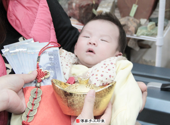 廖寶寶(新北永和區嬰兒寶寶滿月剃頭理髮、免費嬰兒剃胎毛儀式吉祥話)。中國風會場，爸媽寶貝免費穿「日中韓」古裝禮服。專業拍照、DVD光碟、證書。★購買「臍帶章、肚臍章、胎毛筆刷印章」贈送：剃頭、收涎、抓周，三選一。 2015.11.27 照片14